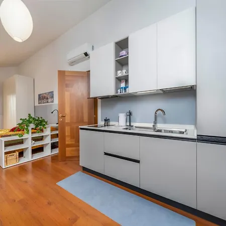 Guesthost - Manuela - Comfy Apartamento Udine