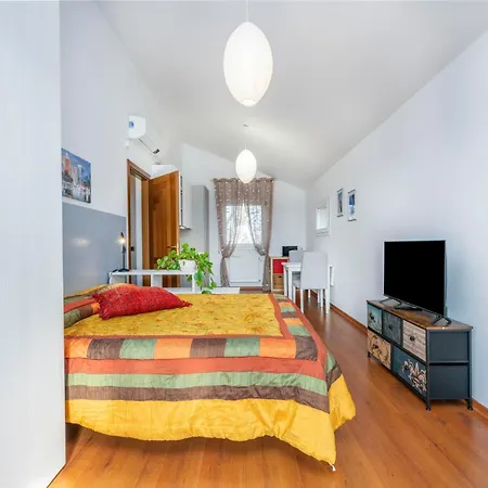 Guesthost - Manuela - Comfy * Udine