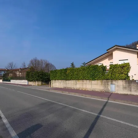Guesthost - Manuela - Comfy Apartamento Udine